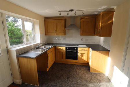 2 bedroom semi-detached house to rent - Photo 5