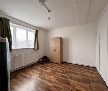 Guide Price £3,300 pcm - Available Now - Part Furnished - Photo 4