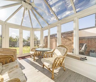 4 bedroom terraced house to rent - Photo 4