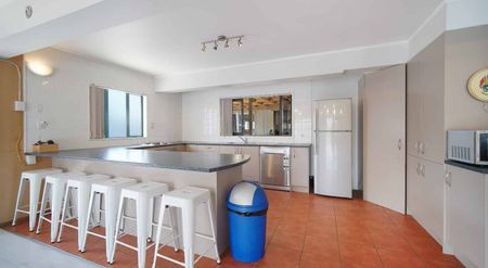 Spacious Family Home - Photo 4