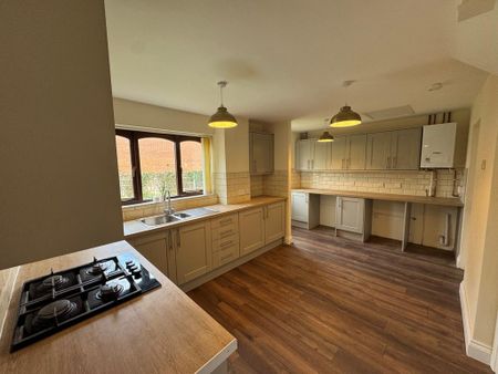 3 bedroom detached house to rent - Photo 4