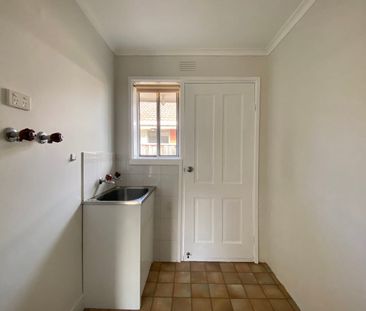 SPACIOUS TWO BEDROOM UNIT IN QUIET HERNE HILL - Photo 2