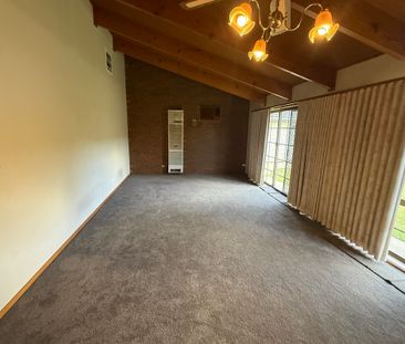 Comfortable Family Living in a Quiet Location - Photo 2