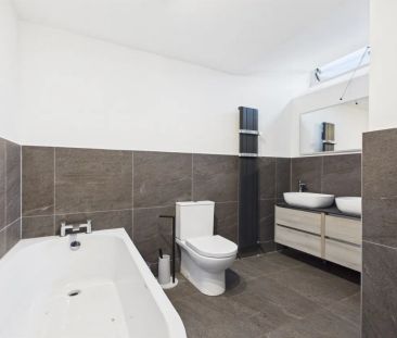Apt 1, Pier House, 1 Seafront Road - Photo 4
