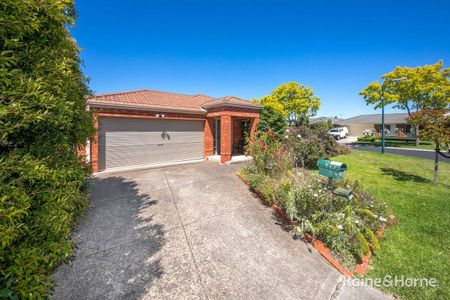 Fantastic Home In The Ashfield Estate! - Photo 2