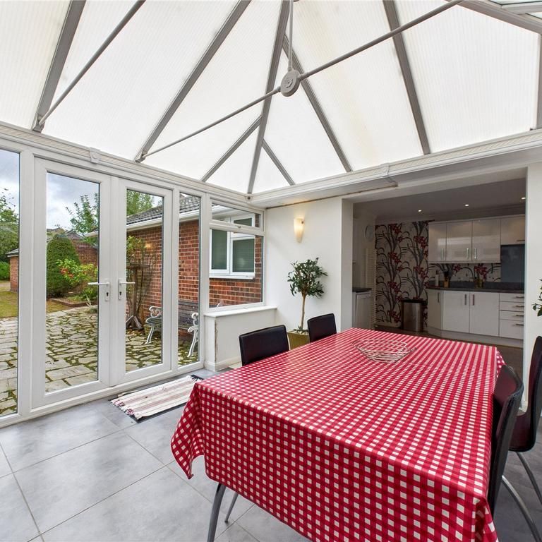 3 bedroom bungalow to rent - Photo 1