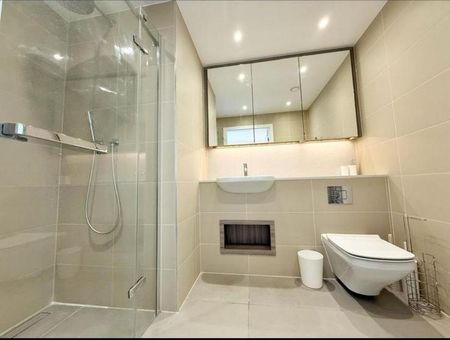 3 Bed Flat, Lombard Wharf, SW11 - Photo 2