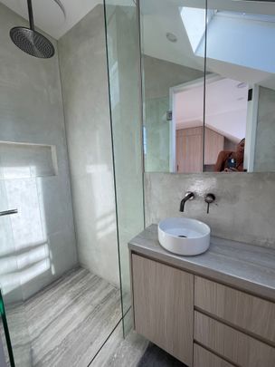 Queens Park - Photo 1