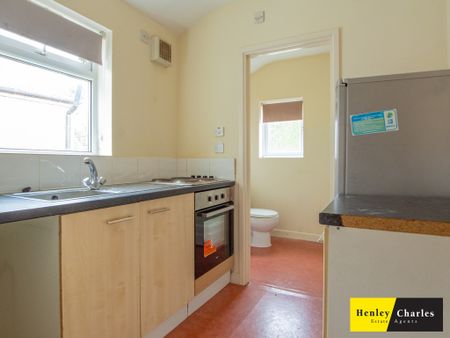 1 Bedroom First Floor Flat For Rent - Photo 2