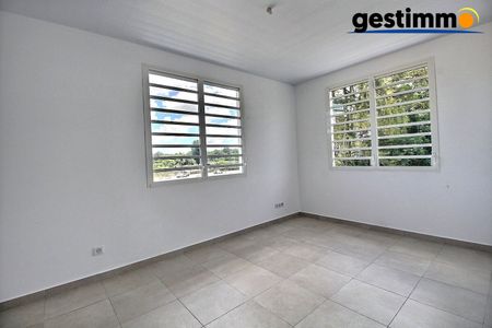 Location Appartement 3 pièces 57m² MACOURIA 97355 - Photo 4