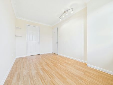 Terraced House to rent on - Photo 4