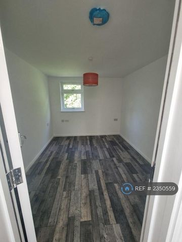 5 bedroom terraced house to rent - Photo 5