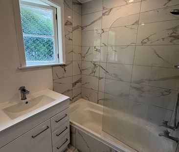 Tidy house ready for move - Photo 4