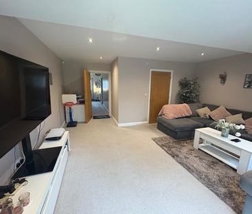 4 bedroom semi-detached house to rent - Photo 1