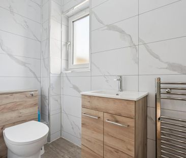 3 bedroom semi-detached house to rent - Photo 6