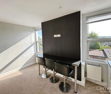 2 bedroom flat to rent - Photo 2