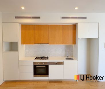UNIQUE PENTHOUSE STYLE ONE BEDROOM APARTMENT. STORAGE. BASEMENT PAR... - Photo 4