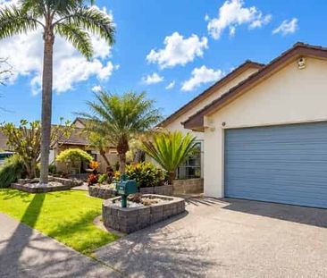 Spacious Family Living in Sought After Wattle Downs - Photo 5