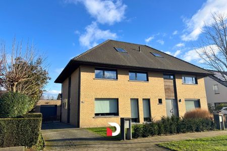 Ruime halfopen woning met 3 slaapkamers, tuin en garage - Foto 3