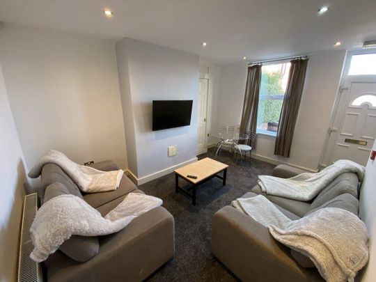 4 bedroom terraced house to rent - Photo 1