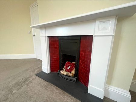 2 bedroom end of terrace house to rent - Photo 3