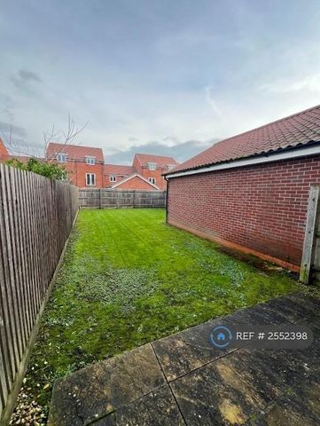 5 bedroom semi-detached house to rent - Photo 2