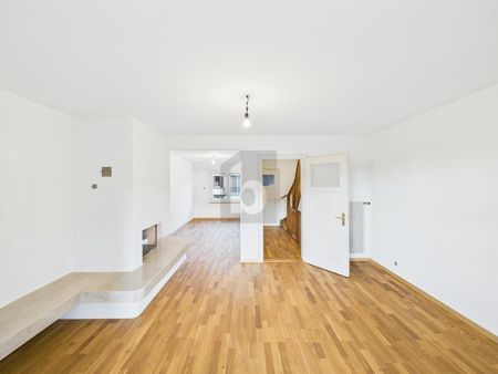 FAMILY-FRIENDLY, RUSTIC WITH GARDEN AND FIREPLACE - Photo 5