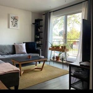 4 1/2 Chomedey 2e Etage + Stationnement - Photo 2