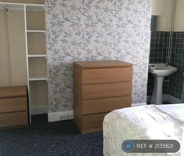 1 bedroom in a house share to rent - Photo 3