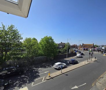 Price £1,700 pcm - Available Now - Part Furnished - Photo 5