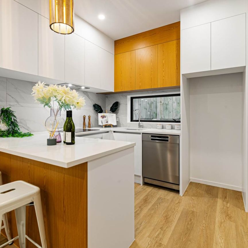 Pakuranga Heights - 2 Bedrooms with 1.5 Bathrooms - Photo 1