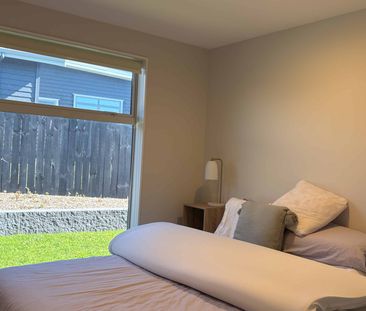 Modern Family Living in Millwater - 4 Bedrooms, 2 Living Areas & Sp... - Photo 3