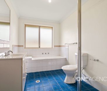 MODERN COMFORT AND SPACE - WELL EQUIPPED 4 BEDROOM HOME IN NOWRA - Photo 6