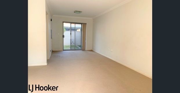 Modern 2 bedroom Townhouse with private yard - Photo 1