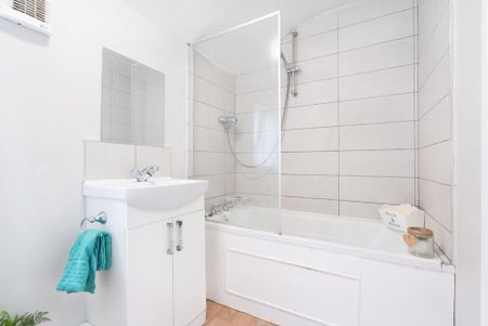 4 bedroom terraced house to rent - Photo 5