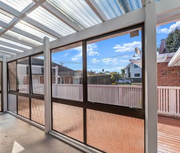 Family Home in Hillsborough! - Photo 1