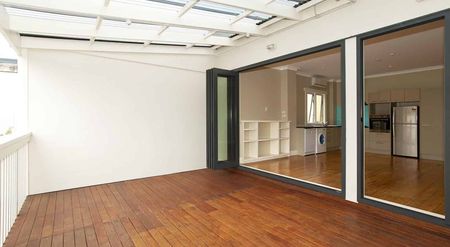 16A Victoria Road, Devonport - Photo 3