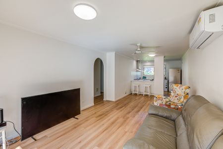 Newly Renovated 2 Bedroom Duplex Located in Studio Village - Photo 2