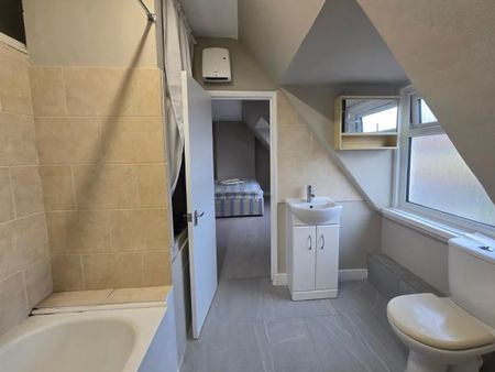 1 Bed Flat, Beulah Road, CR7 - Photo 4