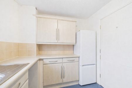 Lloyd Close, Cheltenham, Gloucestershire, GL51 - Photo 2