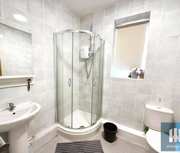 1 bedroom in a house share to rent - Photo 3