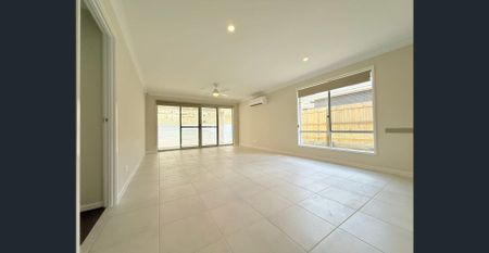 Spacious 4‑Bedroom Family Home with Double Garage – Close to Bethania Station! - Photo 5