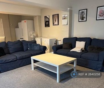 13 bedroom detached house to rent - Photo 1