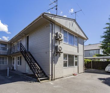 Refurbished, Sunny 2 Bedroom Unit in St Albans - Photo 4