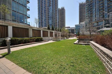 For Lease - 220 Burnhamthorpe Road Unit# 2201, Mississauga, Ontario - Photo 2