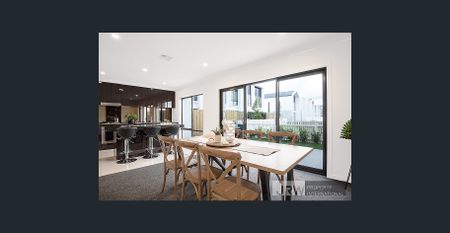 Stunning Three Bedroom Townhouse - Photo 2