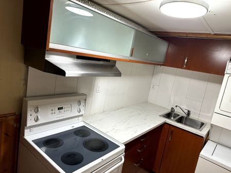 For Lease - 204 Mason Drive, Whitby, Ontario - Photo 2