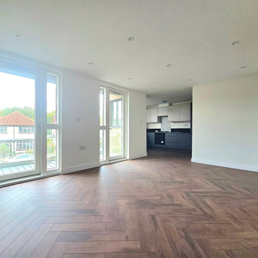 3 Bed Flat, Norbury Avenue, SW16 - Photo 1