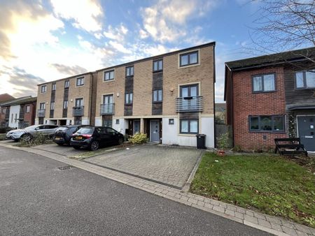 1 bedroom in a house share to rent - Photo 2