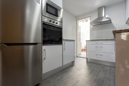 Double room in Avenida de la Constitución - Photo 2